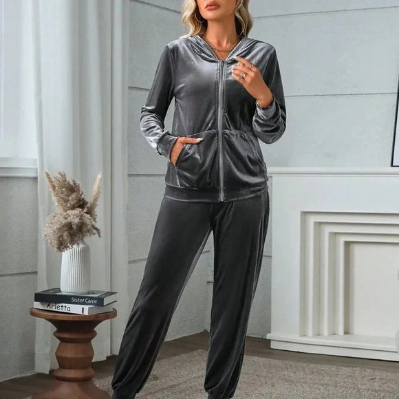 Grey Casual Women's Velvet Kangaroo Pocket Hoodie & Sweatpants Set - Picture 6 of 6
